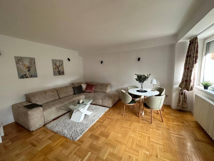 Nn Apartment Skopje Buitenkant foto