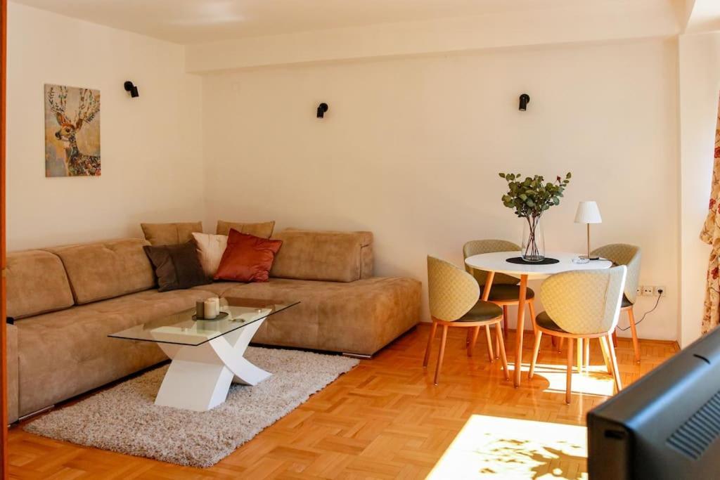 Nn Apartment Skopje Buitenkant foto