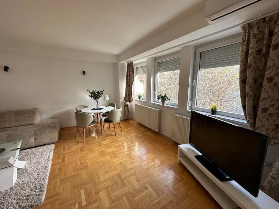 Nn Apartment Skopje Buitenkant foto