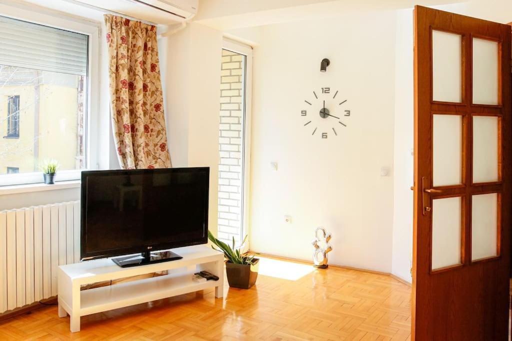 Nn Apartment Skopje Buitenkant foto